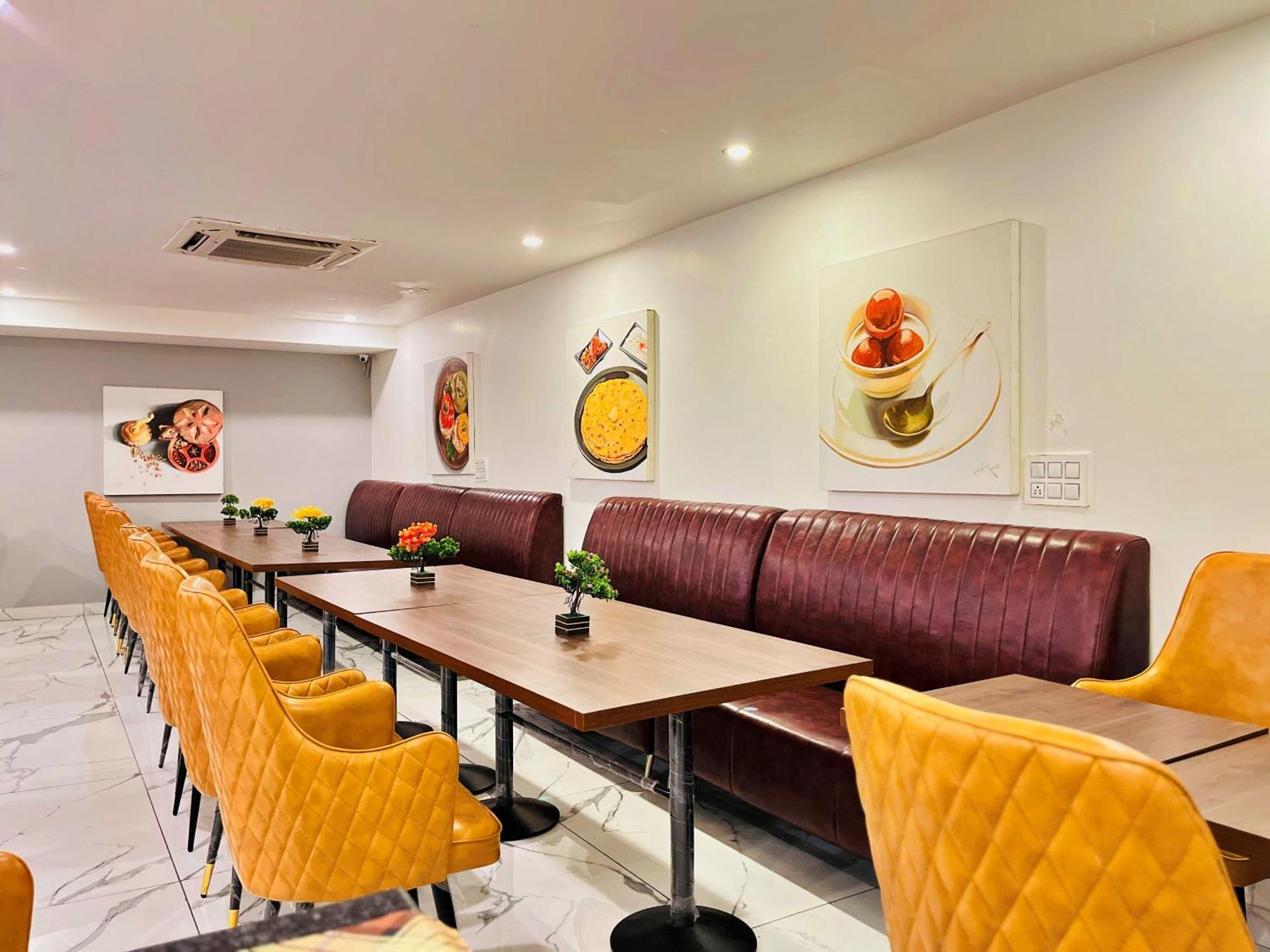 Aamantran Residency Hotel, Sohna Road, Sector 49, Gurugram グルガウン エクステリア 写真
