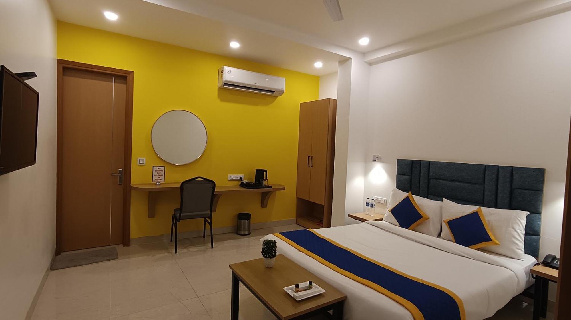 Aamantran Residency Hotel, Sohna Road, Sector 49, Gurugram グルガウン エクステリア 写真