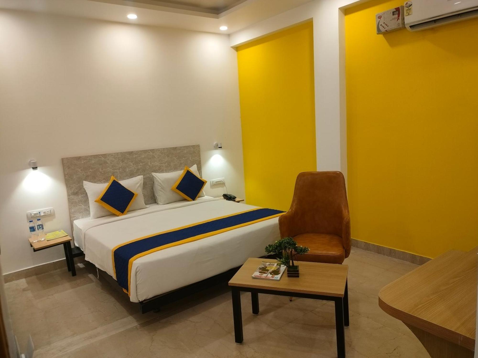Aamantran Residency Hotel, Sohna Road, Sector 49, Gurugram グルガウン エクステリア 写真