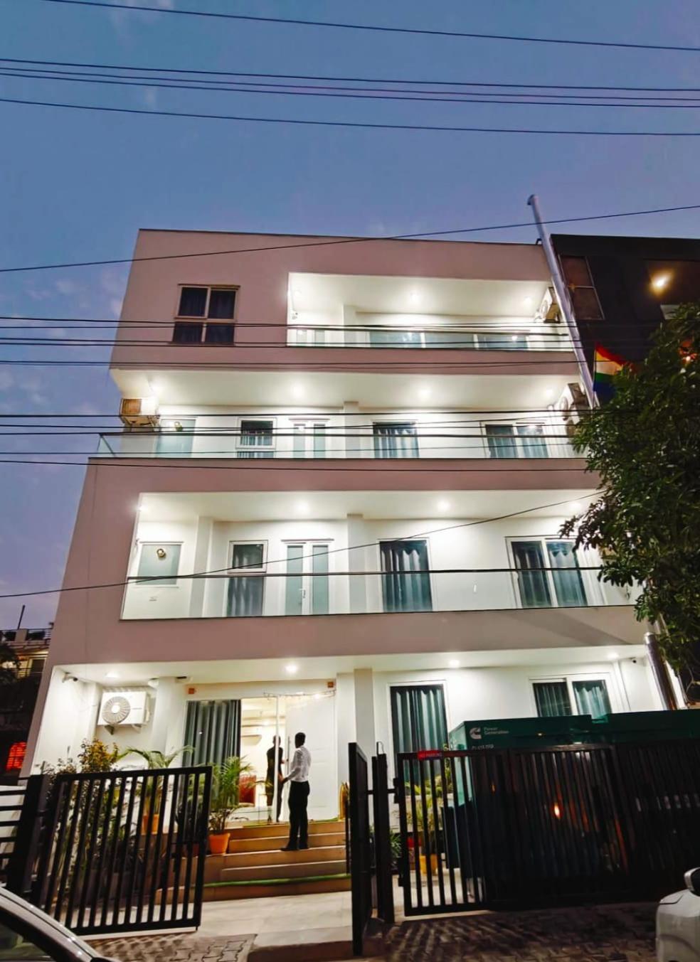 Aamantran Residency Hotel, Sohna Road, Sector 49, Gurugram グルガウン エクステリア 写真