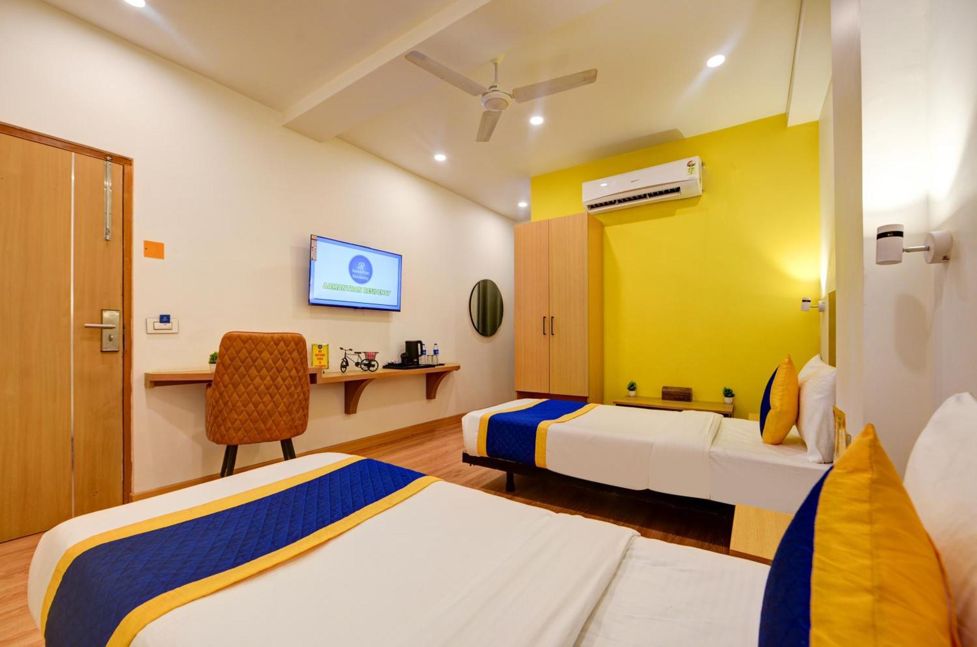 Aamantran Residency Hotel, Sohna Road, Sector 49, Gurugram グルガウン エクステリア 写真