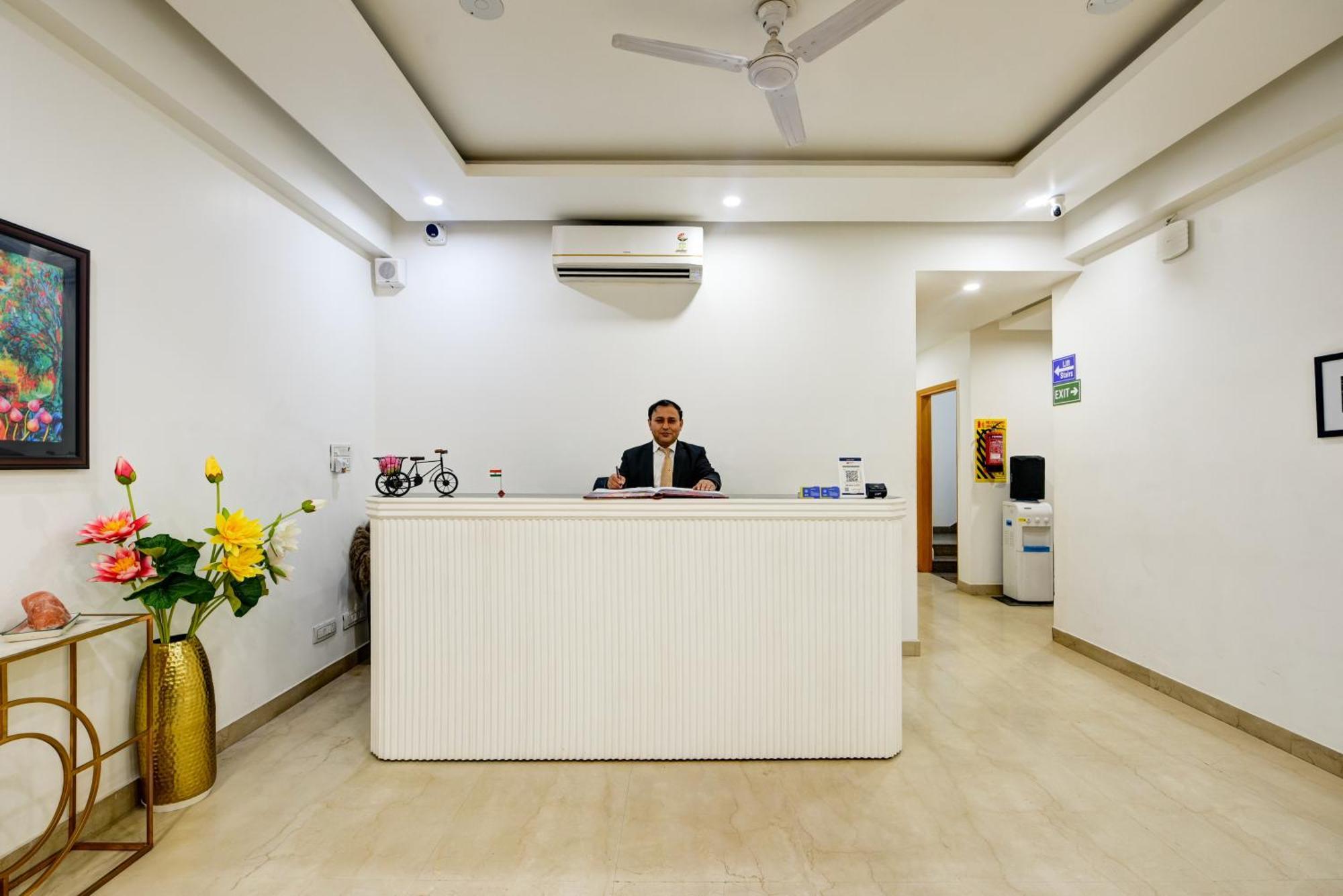 Aamantran Residency Hotel, Sohna Road, Sector 49, Gurugram グルガウン エクステリア 写真