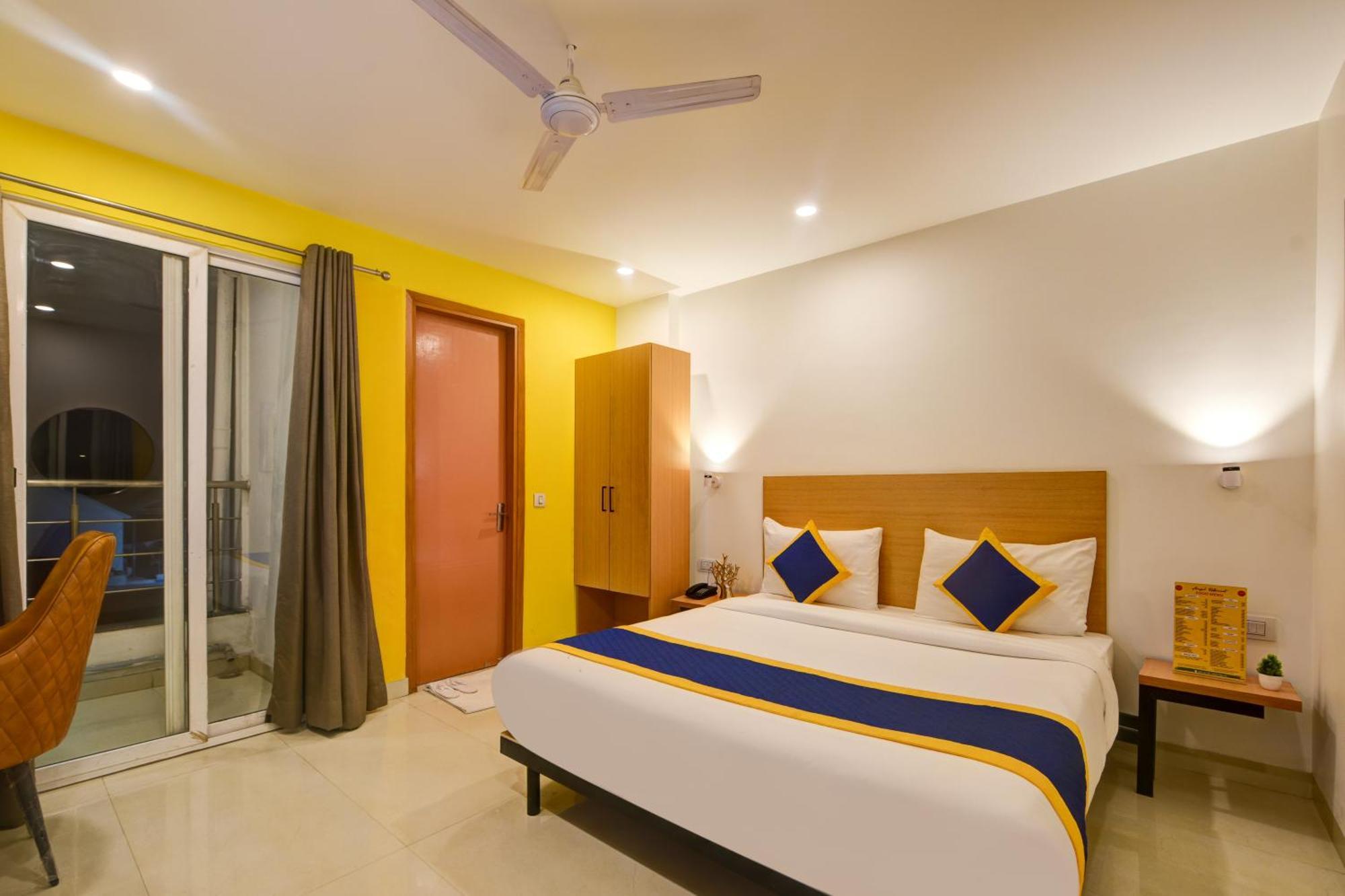 Aamantran Residency Hotel, Sohna Road, Sector 49, Gurugram グルガウン エクステリア 写真