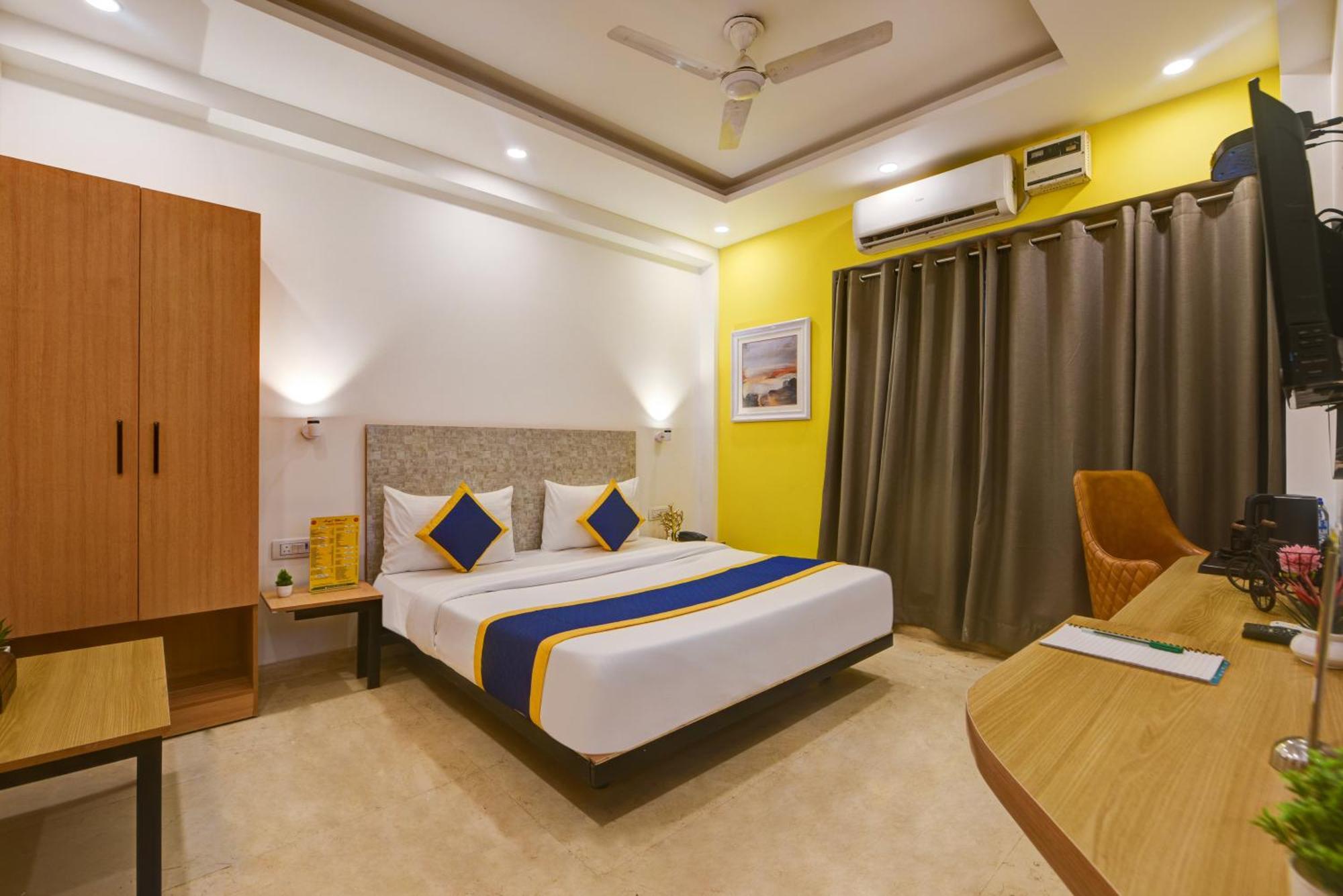 Aamantran Residency Hotel, Sohna Road, Sector 49, Gurugram グルガウン エクステリア 写真