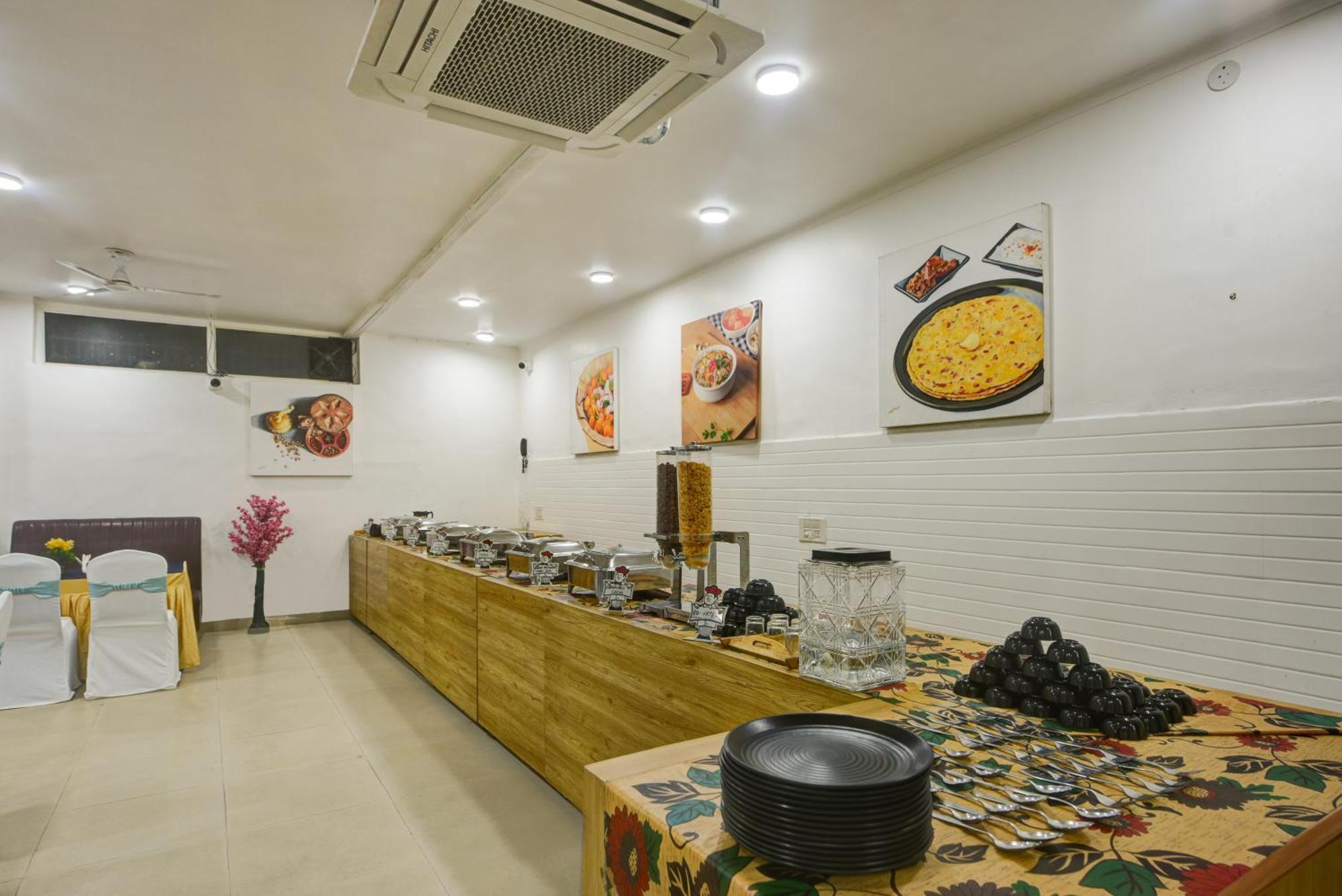 Aamantran Residency Hotel, Sohna Road, Sector 49, Gurugram グルガウン エクステリア 写真