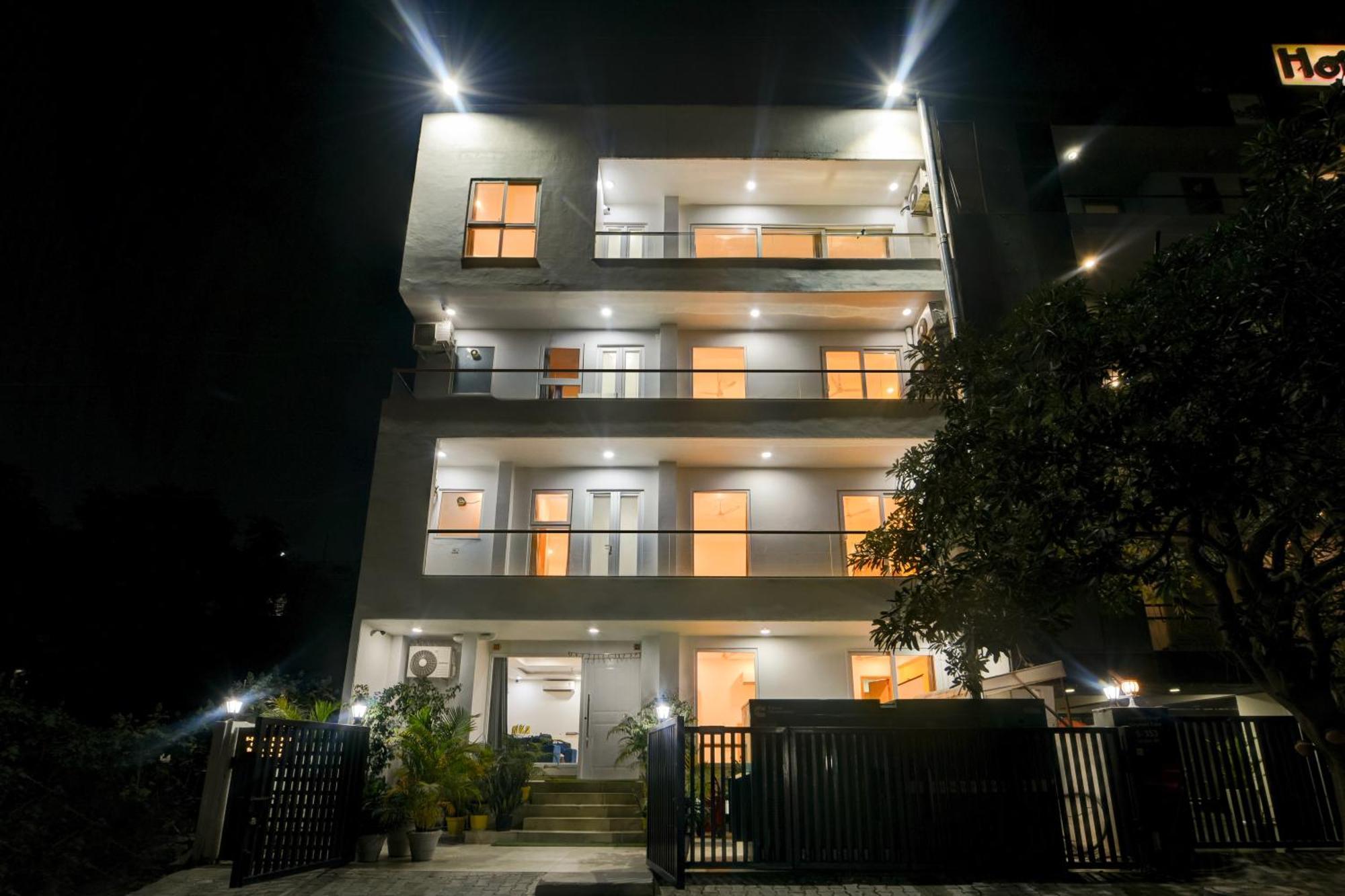 Aamantran Residency Hotel, Sohna Road, Sector 49, Gurugram グルガウン エクステリア 写真
