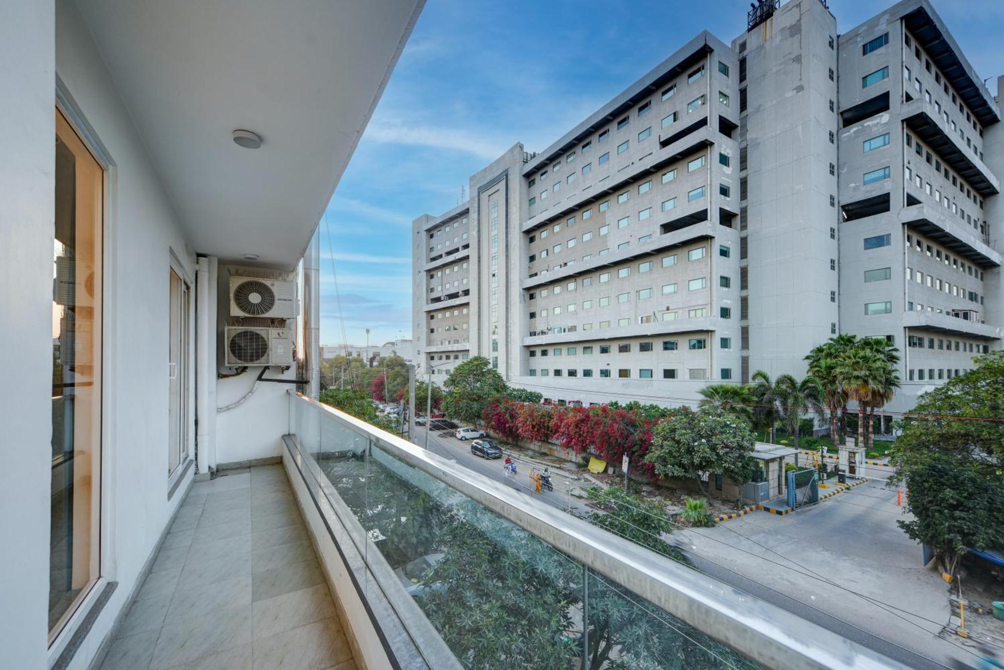 Aamantran Residency Hotel, Sohna Road, Sector 49, Gurugram グルガウン エクステリア 写真