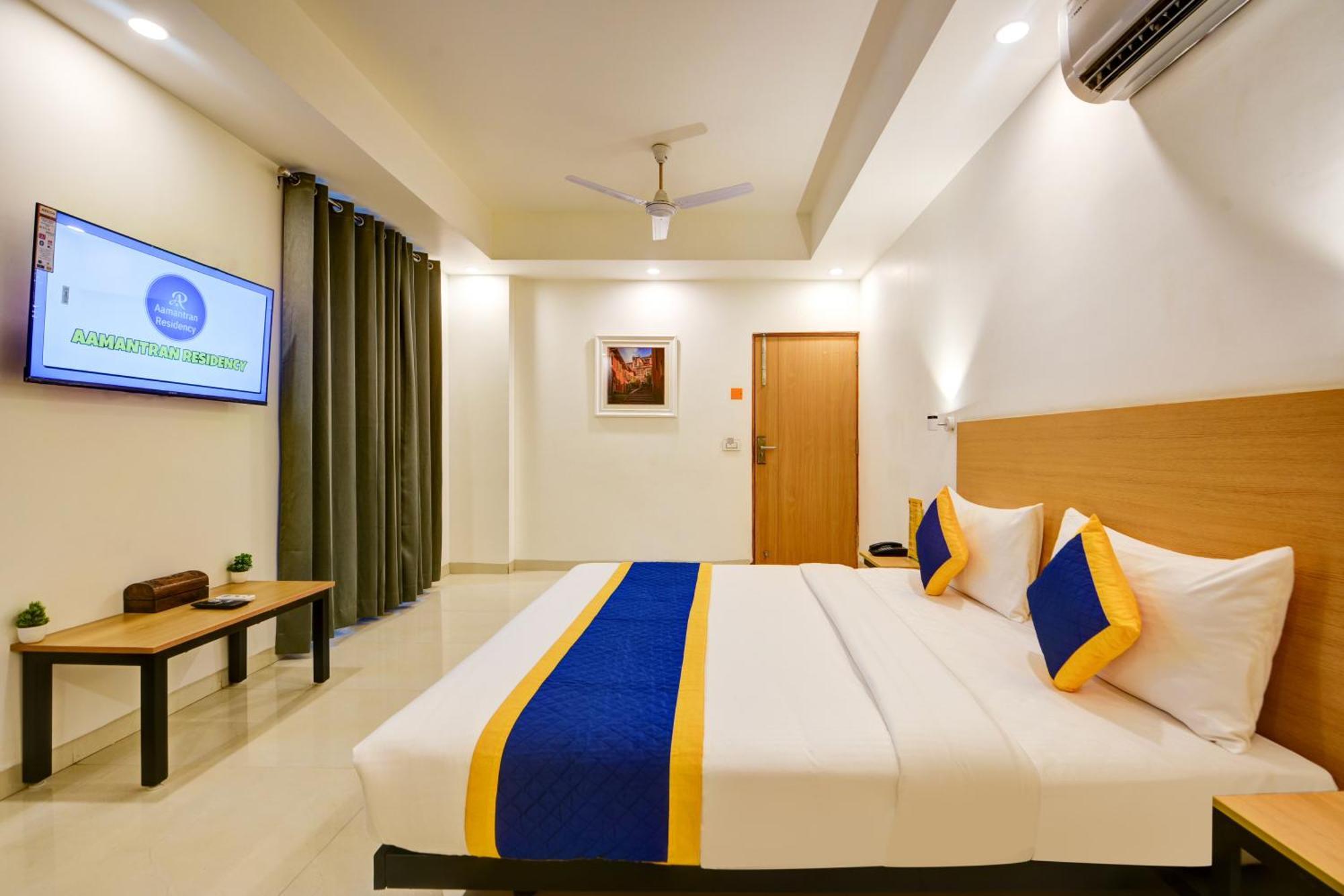 Aamantran Residency Hotel, Sohna Road, Sector 49, Gurugram グルガウン エクステリア 写真